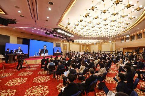 李克強(qiáng)：今年政府支出更多向民生領(lǐng)域傾斜，特別是義務(wù)教育和基本醫(yī)療